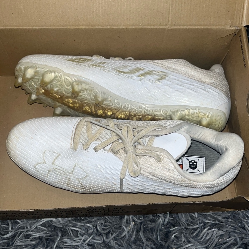 blur underarmour cleats